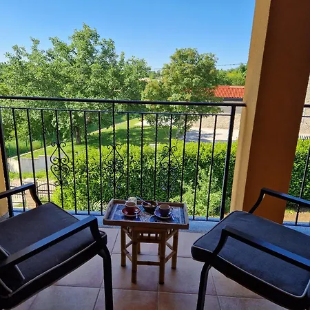 Zur Roemischen Strasse Homestay szállás Crnica
